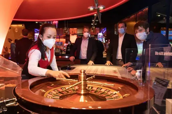 players watching casino roulette